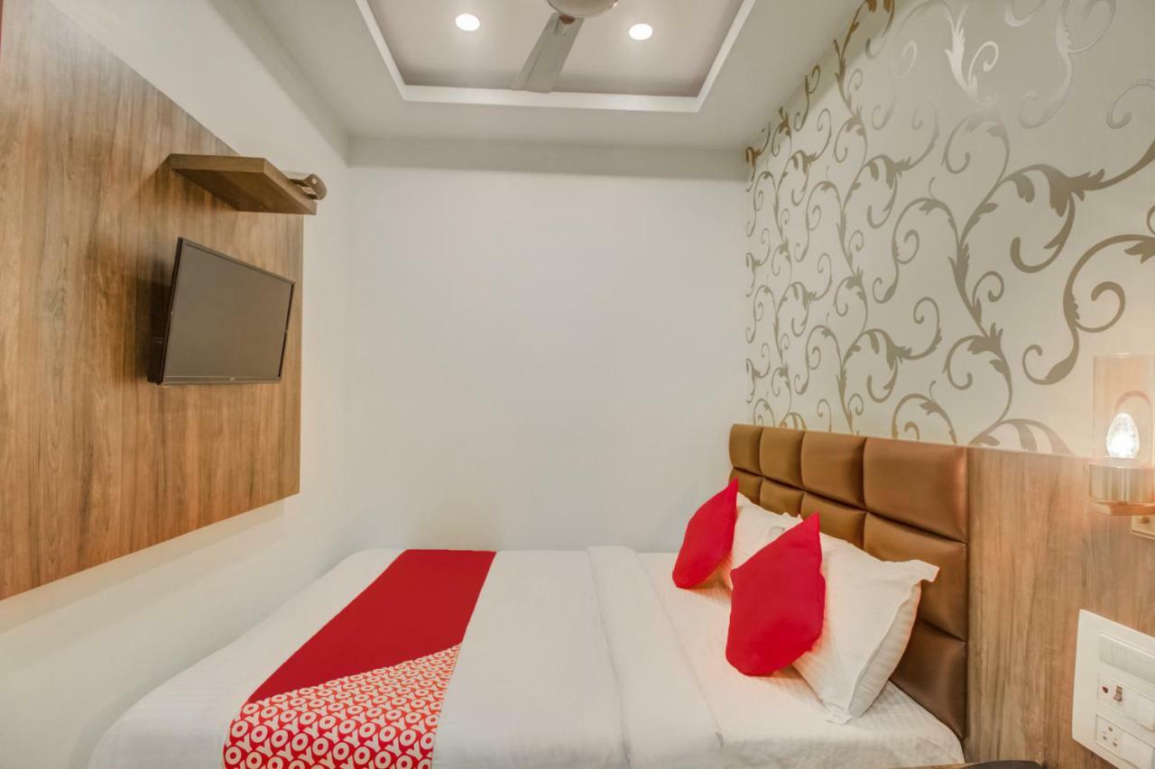 Oyo 42009 Hotel A One Suite Mumbai Bagian luar foto